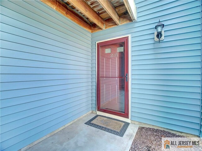285 Cozzens Ct in East Brunswick, NJ - Building Photo - Building Photo
