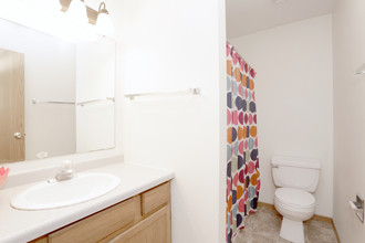 Griffin Court Apartments in Moorhead, MN - Building Photo - Interior Photo