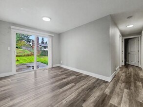 30205 7th Ave S in Federal Way, WA - Building Photo - Building Photo