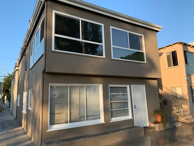 5003 E Ocean Blvd in Long Beach, CA - Foto de edificio - Building Photo