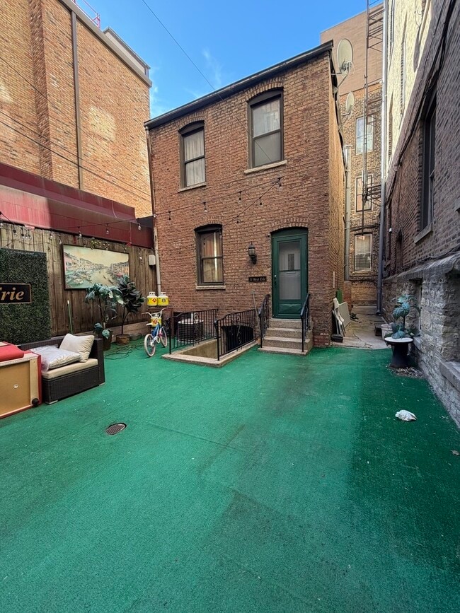 642 N Dearborn St in Chicago, IL - Building Photo - Building Photo