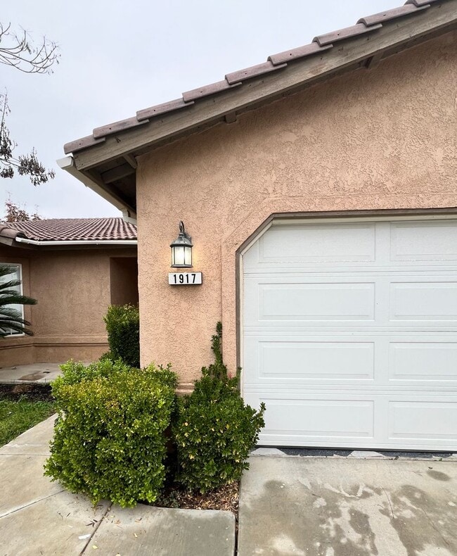 property at 1917 Greenbrier Ct