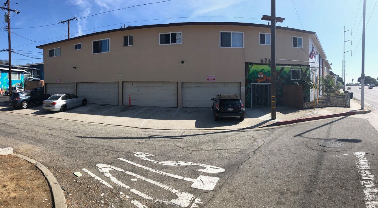 626 Kew in Inglewood, CA - Foto de edificio
