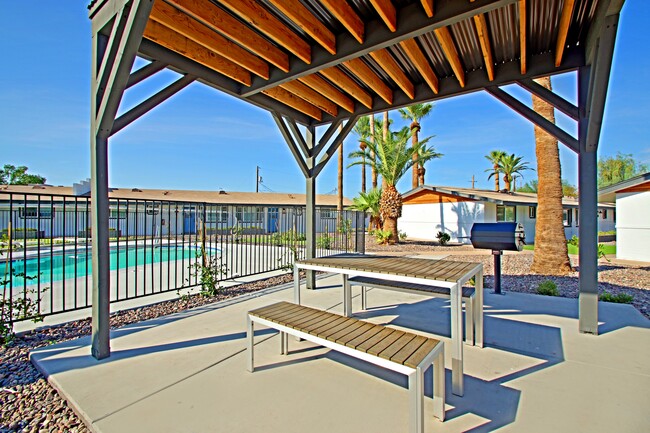 Arcadia Modern in Phoenix, AZ - Building Photo - Building Photo