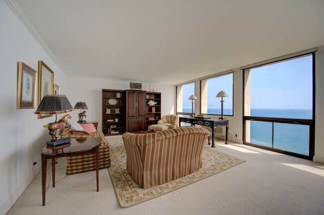 1240 N Lake Shore Dr in Chicago, IL - Building Photo - Building Photo