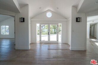 5026 Medina Rd in Los Angeles, CA - Building Photo - Building Photo