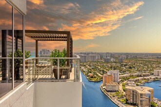 4010 S Ocean Dr in Hollywood, FL - Building Photo - Building Photo