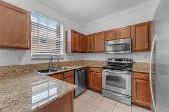 11256 NW 86th Ln in Doral, FL - Building Photo - Building Photo