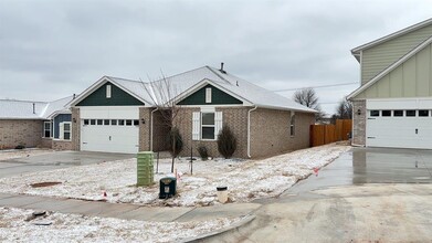 4304 NE 123rd St in Edmond, OK - Foto de edificio - Building Photo