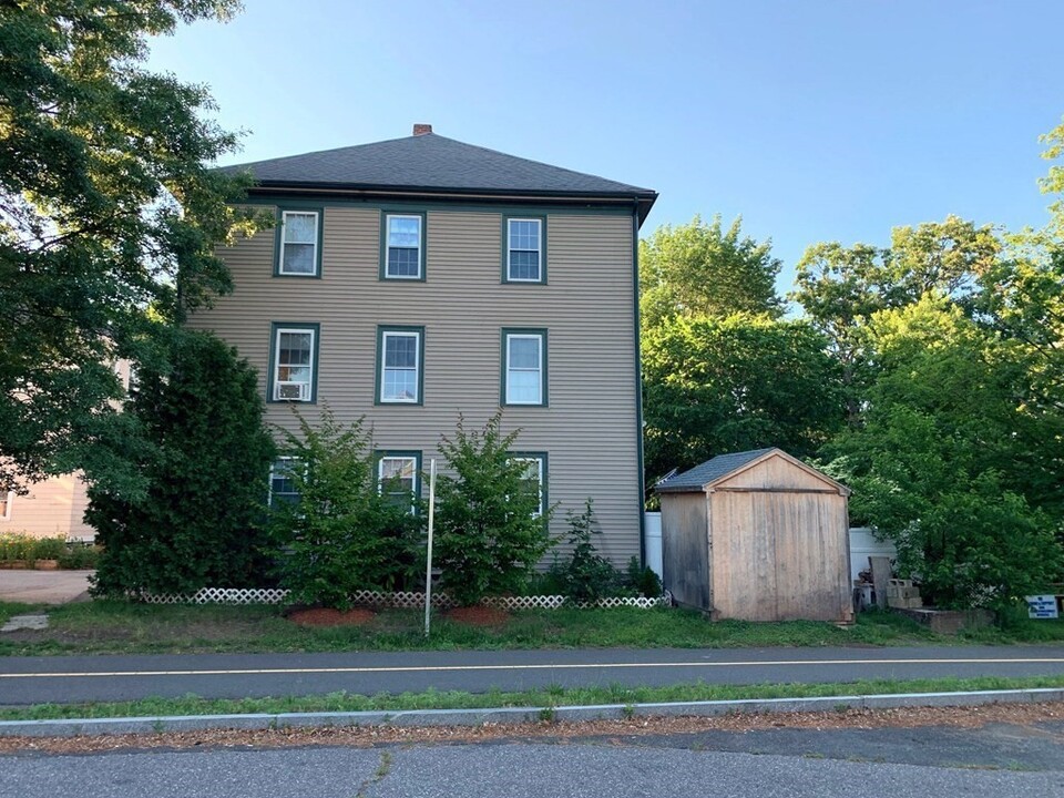 3 Florida Ct in Maynard, MA - Foto de edificio