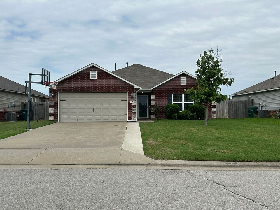 9190 S 251st E Ave in Broken Arrow, OK - Building Photo