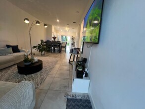 8195 NW 104th Ave in Doral, FL - Building Photo - Building Photo