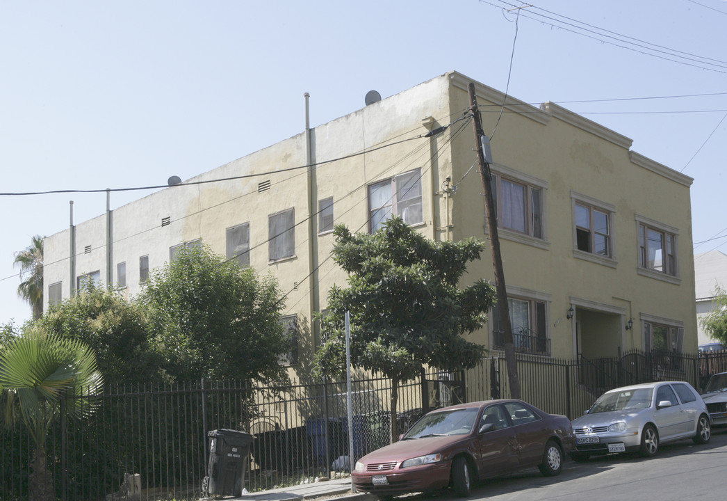 1044 N Bonnie Brae St in Los Angeles, CA - Foto de edificio