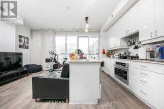 426 University Ave in Toronto, ON - Building Photo - Building Photo