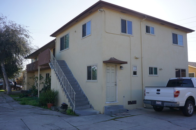 10329 S Inglewood Ave in Inglewood, CA - Building Photo - Other