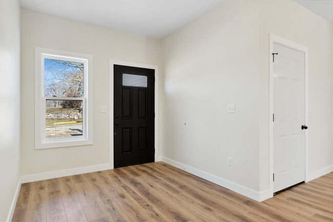 Monroe Luxury Condos in Mount Pleasant, IA - Building Photo - Interior Photo