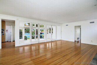 4242 Middlesex Dr in San Diego, CA - Building Photo - Building Photo