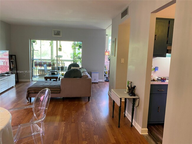 property at 4200 Hillcrest Dr