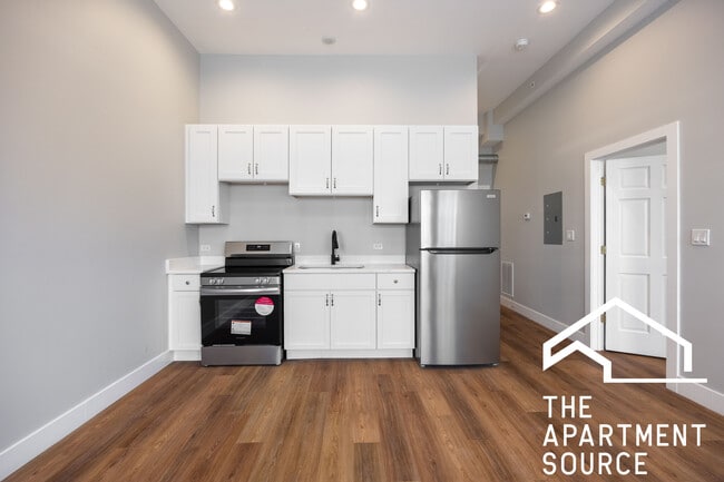 property at 1219 W Devon Ave
