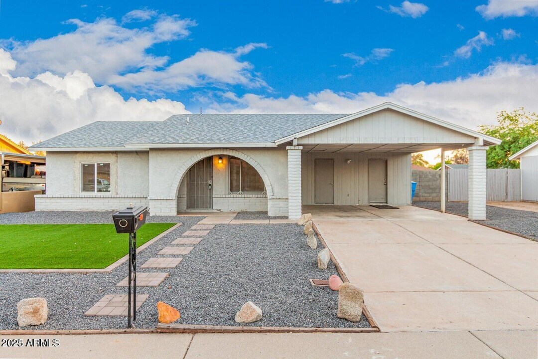 3551 E Campo Bello Dr in Phoenix, AZ - Building Photo