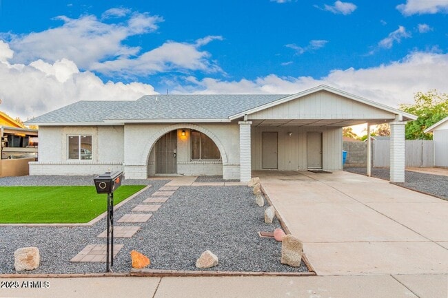 3551 E Campo Bello Dr
