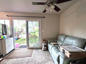 1992 Holbrook Ln in Hoffman Estates, IL - Building Photo - Building Photo