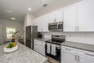 Keys at Wildwood in Oxford, FL - Building Photo - Interior Photo