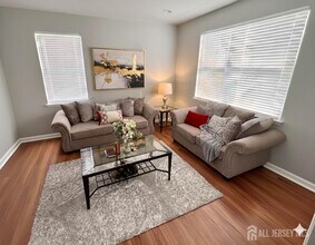 4 Cobblers Cir in Franklin Township, NJ - Building Photo - Building Photo