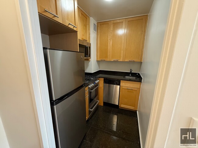 EAST 36 STREET in New York, NY - Building Photo - Building Photo