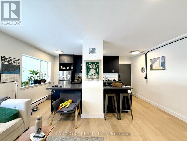 111 Craydon Rd in Whitby, ON - Building Photo - Building Photo