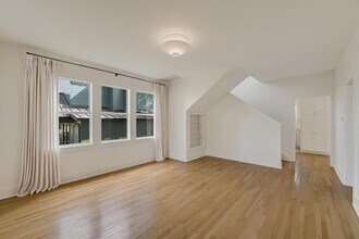 1203 Newton St in Austin, TX - Building Photo - Building Photo