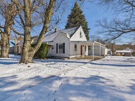 871 Kennebec Ave in Akron, OH - Building Photo