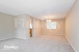 6821 Chilham Dr in Florissant, MO - Building Photo - Building Photo