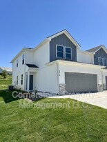 8425 Valley Spring Dr in De Soto, KS - Building Photo