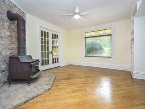 27 Summit Ave in Sea Cliff, NY - Building Photo - Building Photo