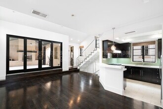 435 1/2 Carnation Ave in Newport Beach, CA - Building Photo - Building Photo