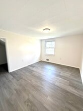 109 Grand St, Unit B in Highland, NY - Foto de edificio - Building Photo