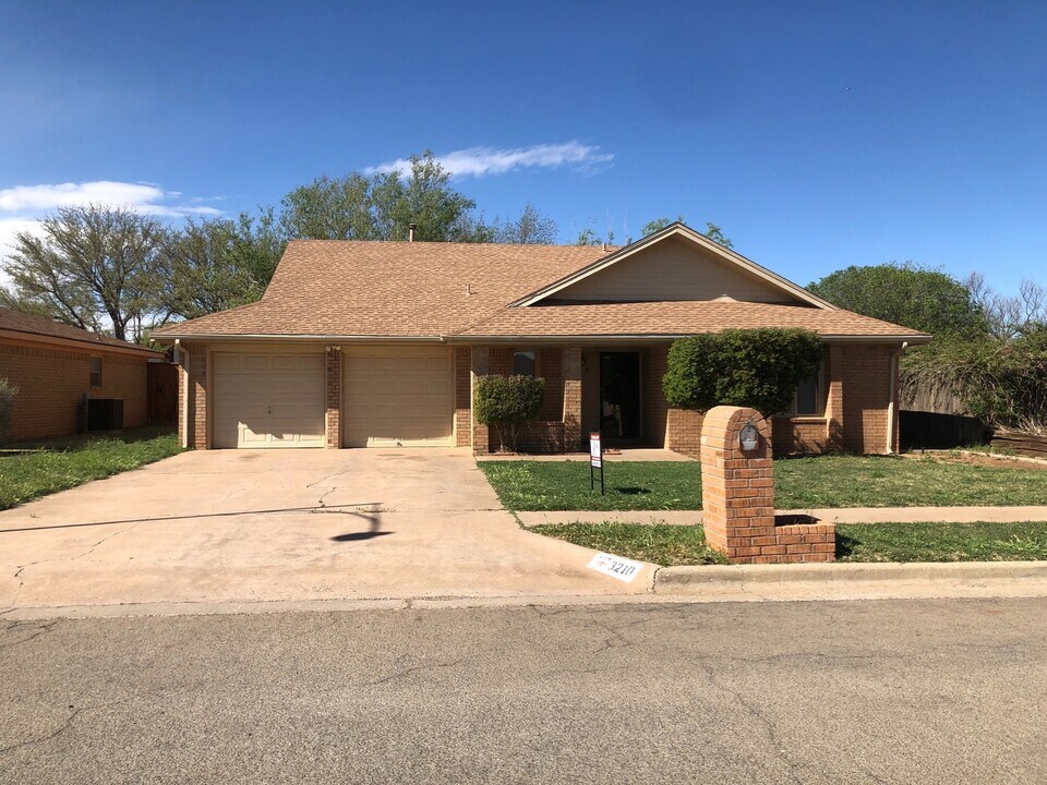 3210 94th St in Lubbock, TX - Building Photo
