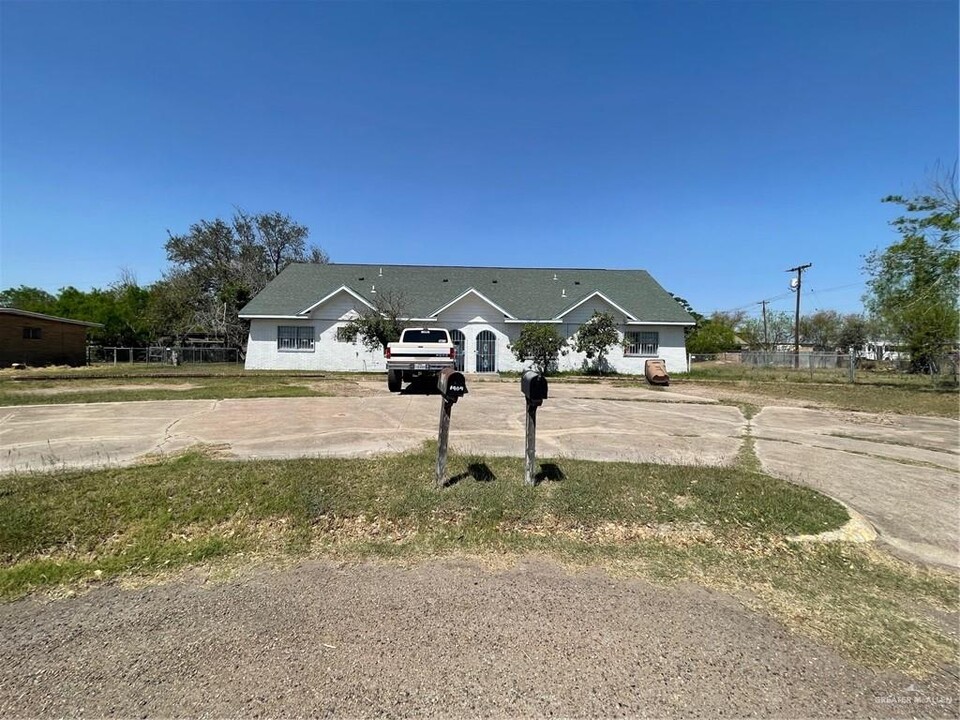 1902 Charles Cir in Edinburg, TX - Building Photo