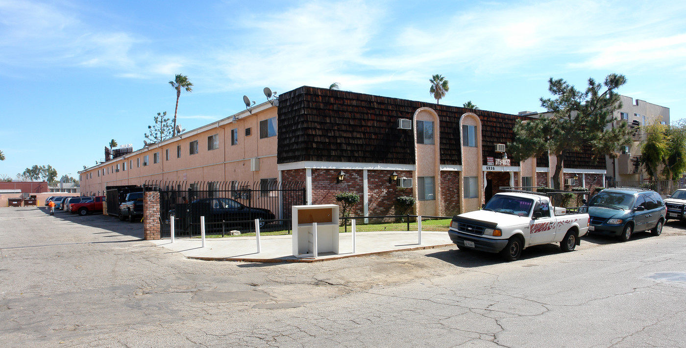 Vesper Apartments in Van Nuys, CA - Foto de edificio