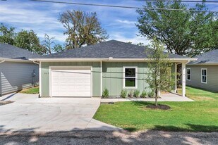 807 Branding Iron Trail in Granbury, TX - Building Photo