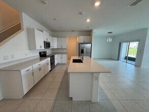 32100 Pop Ash Pl in San Antonio, FL - Building Photo - Building Photo