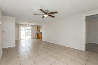 2202 Selkirk St in Valrico, FL - Building Photo - Building Photo