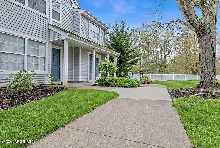 312 Towne Dr in Englishtown, NJ - Building Photo