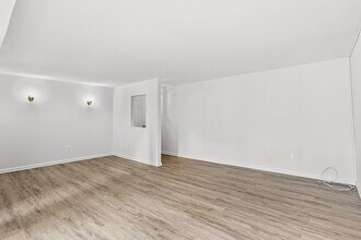 9629 White Acre Rd in Columbia, MD - Building Photo - Building Photo