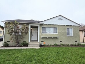 10918 Dalwood Ave in Downey, CA - Building Photo - Building Photo