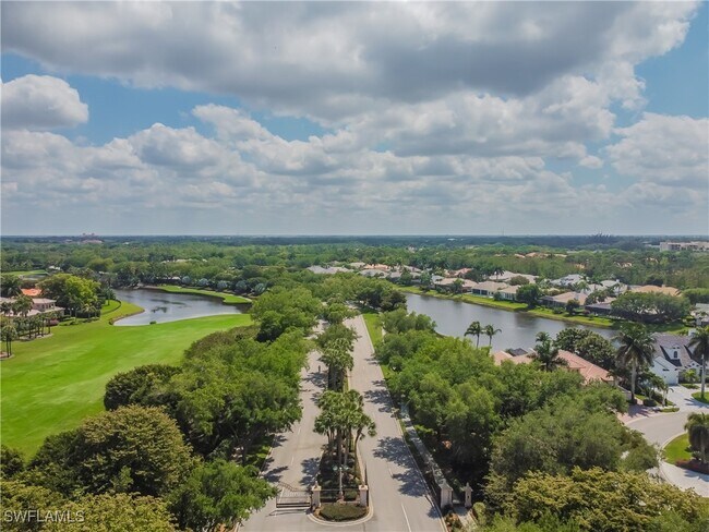 2135 Arielle Dr in Naples, FL - Building Photo - Building Photo