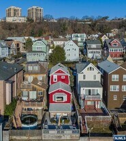 7 Beverly Pl, Unit 3306 in Edgewater, NJ - Building Photo