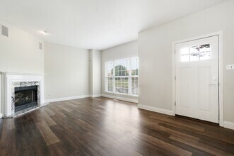 909 N Hanley Rd in University City, MO - Foto de edificio - Building Photo