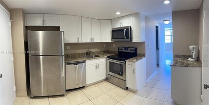 251 174th St, Unit 2211 in Sunny Isles Beach, FL - Building Photo - Building Photo